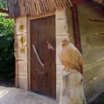 Eingang zur Schreiadlervoliere im Vogelpark Marlow
