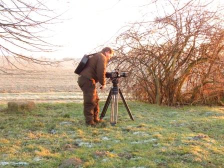 Robin Jähne bei den ersten Aufnahmen vom Sonnenaufgang am Richtenberger See.